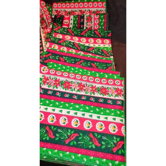 NOS Set Of 16 Quilted Christmas Themed Placemats Napkins Festive Pattern - Picture 3 of 7